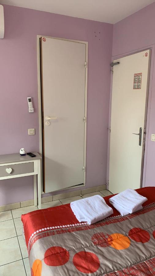 Hotel Du Cygne De La Croix Blanche Lailly-en-Val Экстерьер фото