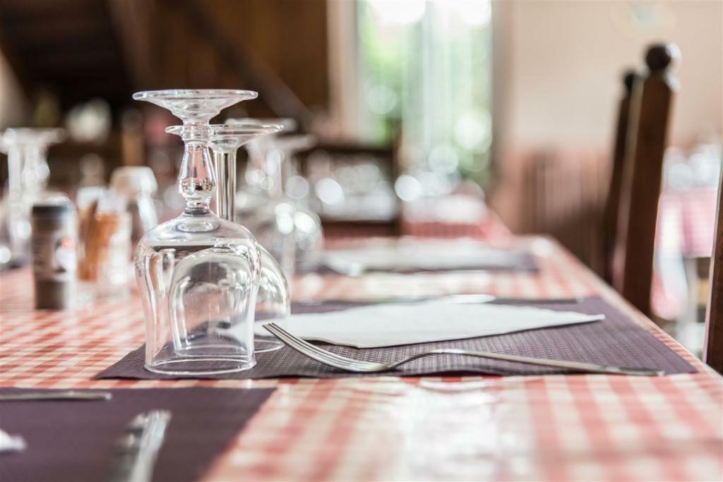 Hotel Du Cygne De La Croix Blanche Lailly-en-Val Экстерьер фото